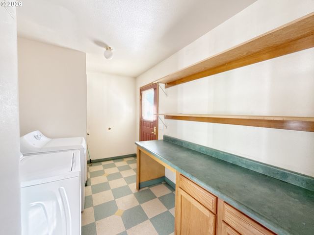 217 Ne 192ND Ave, Portland, OR 97230