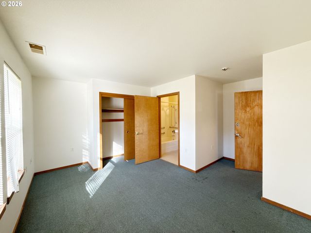 217 Ne 192ND Ave, Portland, OR 97230