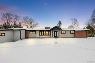 3267 Greentree Road, Bloomfield Hills, MI 48304