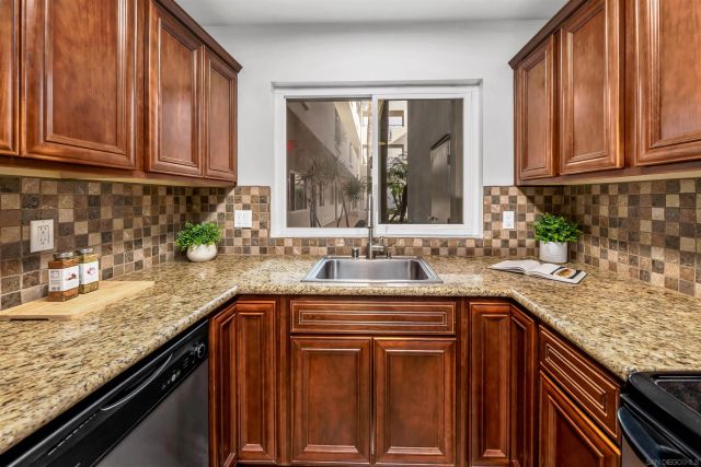 1030 Robinson Ave 209, San Diego, CA 92103