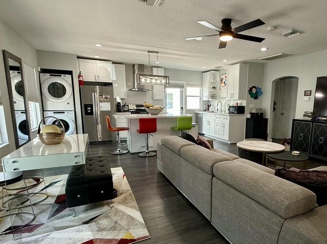 615 SW 9th Street, Fort Lauderdale, FL 33315