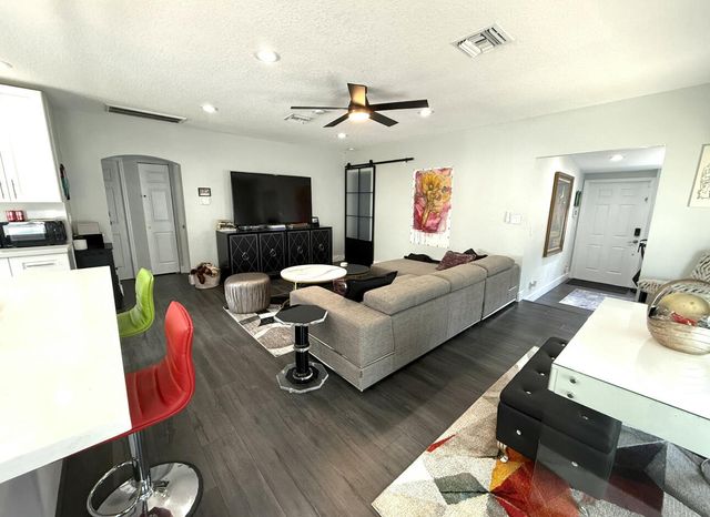 615 SW 9th Street, Fort Lauderdale, FL 33315