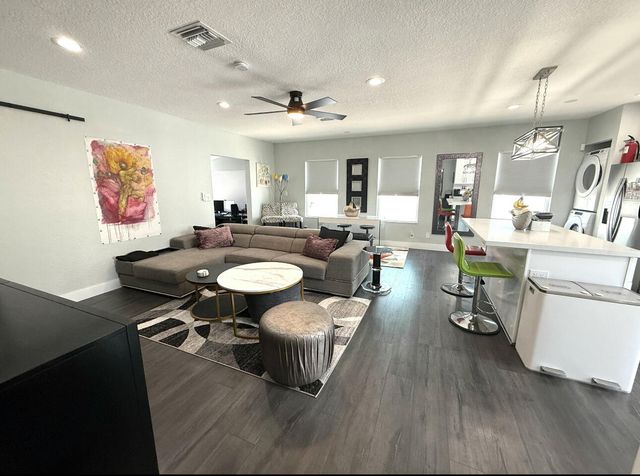 615 SW 9th Street, Fort Lauderdale, FL 33315