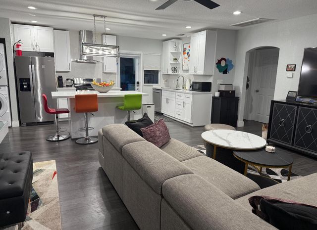 615 SW 9th Street, Fort Lauderdale, FL 33315