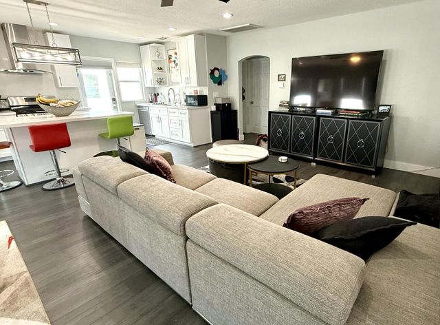 615 SW 9th Street, Fort Lauderdale, FL 33315