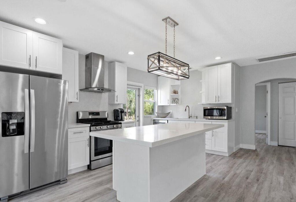 615 SW 9th Street, Fort Lauderdale, FL 33315