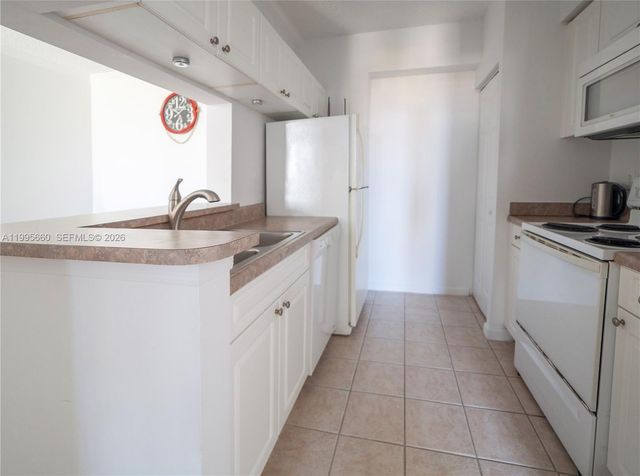 17100 N Bay Rd 1717, Sunny Isles Beach, FL 33160