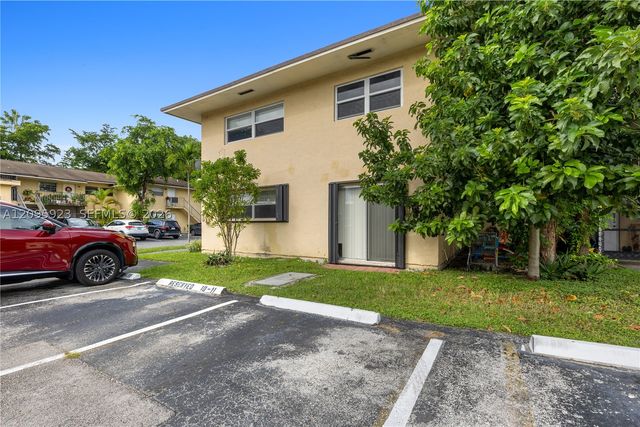 15619 SW 73rd Cir Ter 10-9, Miami, FL 33193