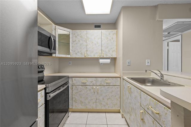 15619 SW 73rd Cir Ter 10-9, Miami, FL 33193