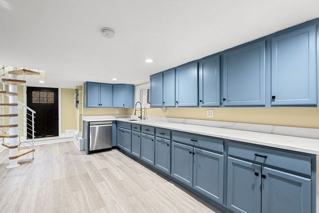 851 Quincy Shore Dr, Quincy, MA 02170