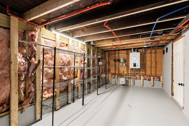 851 Quincy Shore Dr, Quincy, MA 02170