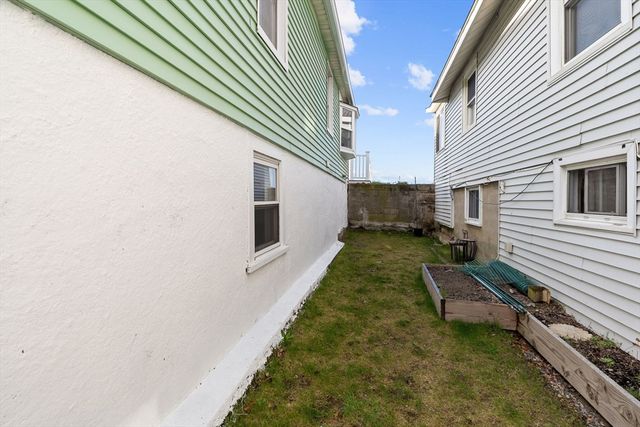 851 Quincy Shore Dr, Quincy, MA 02170