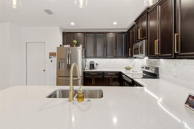 9384 ST THERESE STREET, Groveland, FL 34736