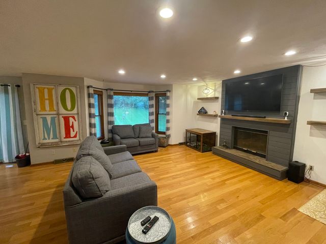 2137 Saint James Avenue, Belvidere, IL 61008