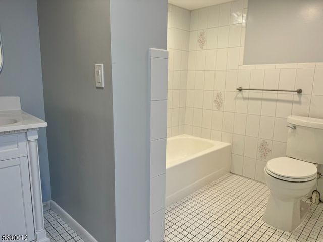 14 Rohn St, East Hanover Twp., NJ 07936
