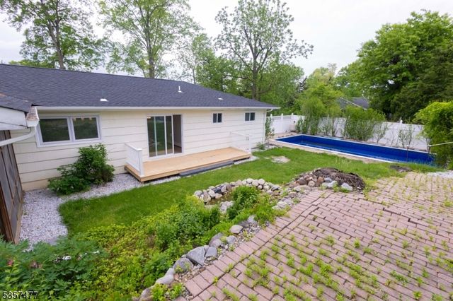 14 Rohn St, East Hanover Twp., NJ 07936