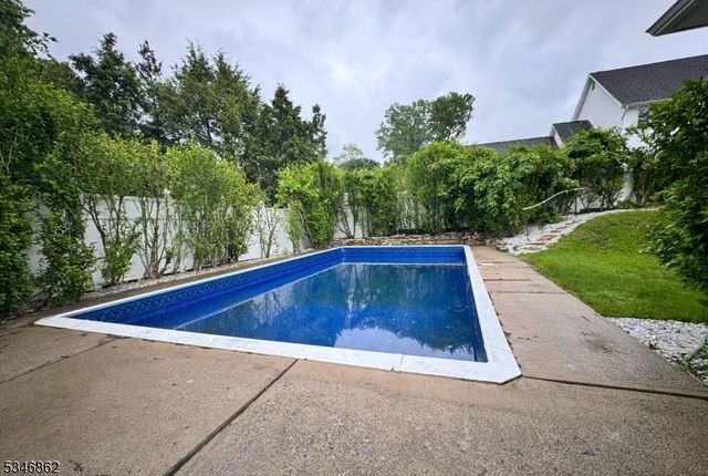 14 Rohn St, East Hanover Twp., NJ 07936