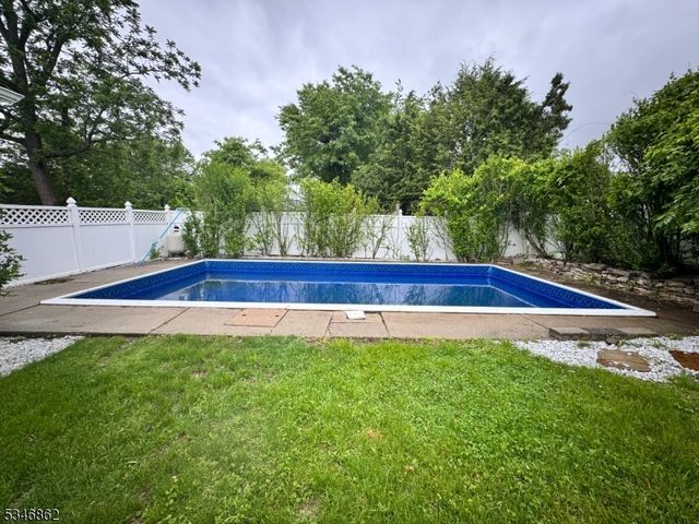 14 Rohn St, East Hanover Twp., NJ 07936