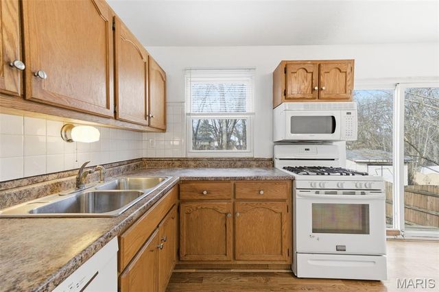 37 Hunting Creek Road, St Peters, MO 63376