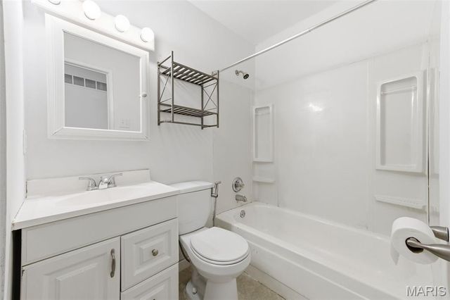 37 Hunting Creek Road, St Peters, MO 63376