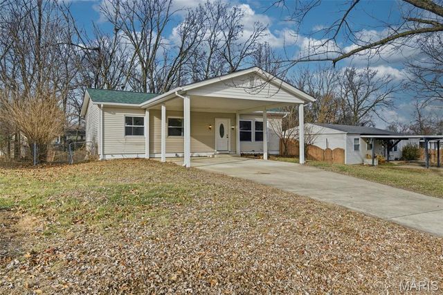 37 Hunting Creek Road, St Peters, MO 63376