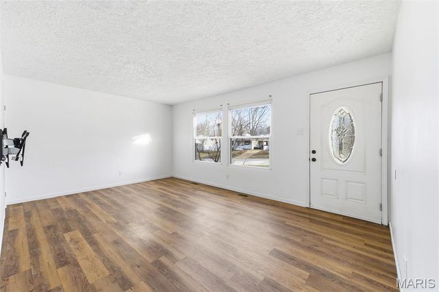 37 Hunting Creek Road, St Peters, MO 63376