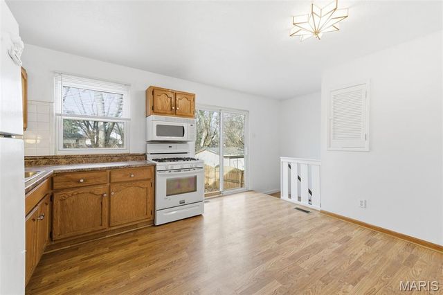 37 Hunting Creek Road, St Peters, MO 63376