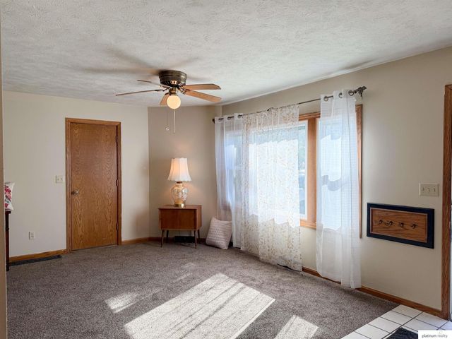 102 W 28 Avenue, Bellevue, NE 68005