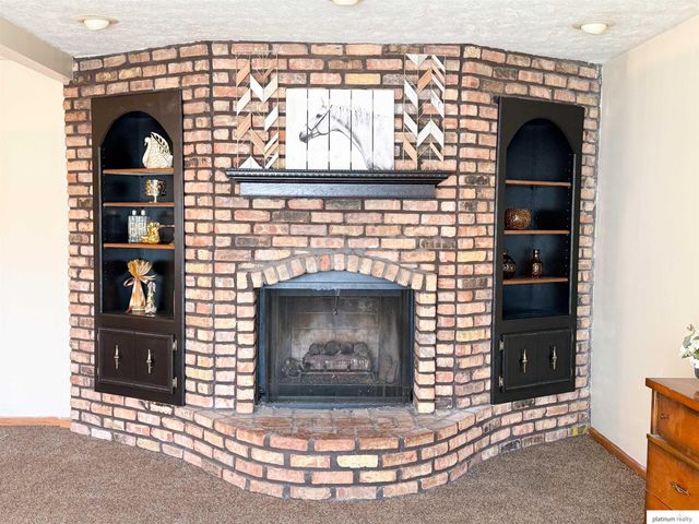 102 W 28 Avenue, Bellevue, NE 68005