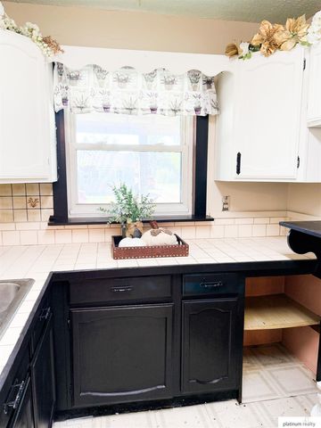 102 W 28 Avenue, Bellevue, NE 68005