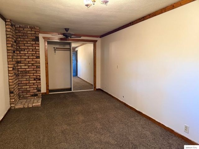 102 W 28 Avenue, Bellevue, NE 68005