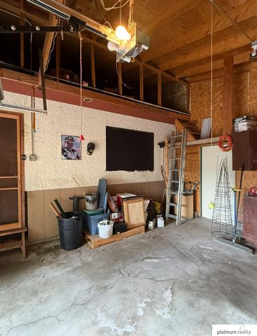 102 W 28 Avenue, Bellevue, NE 68005