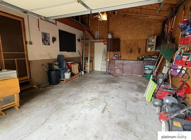 102 W 28 Avenue, Bellevue, NE 68005