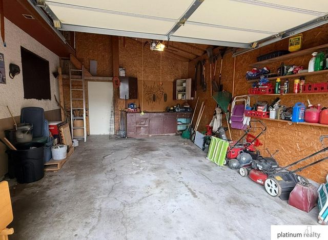 102 W 28 Avenue, Bellevue, NE 68005