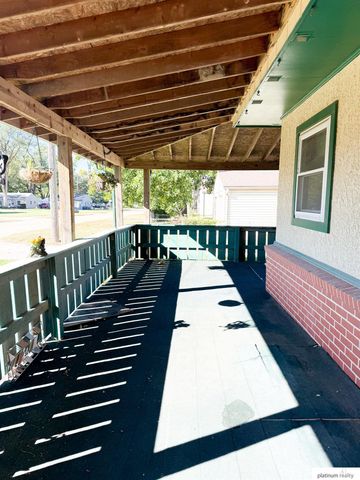 102 W 28 Avenue, Bellevue, NE 68005