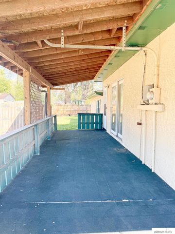 102 W 28 Avenue, Bellevue, NE 68005