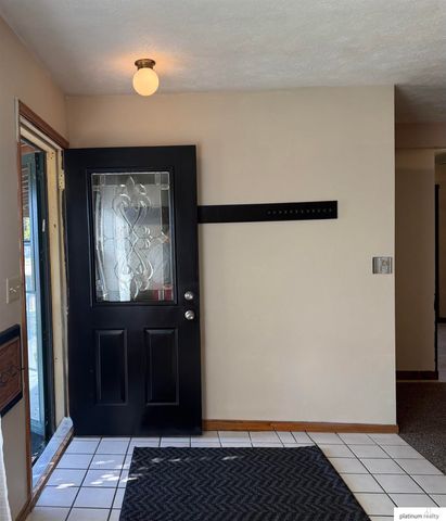 102 W 28 Avenue, Bellevue, NE 68005