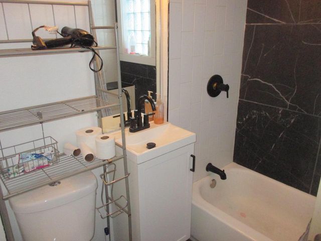 2842 N 16th STREET, Milwaukee, WI 53206