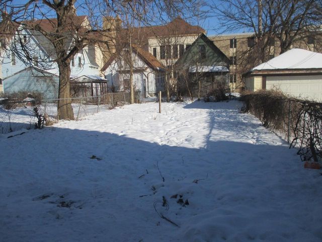 2842 N 16th STREET, Milwaukee, WI 53206