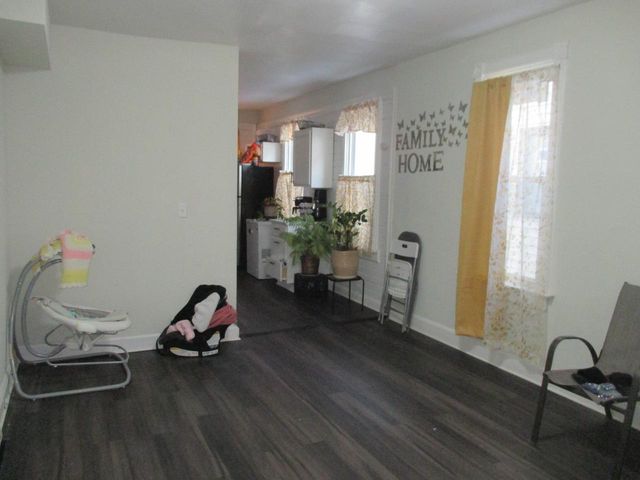 2842 N 16th STREET, Milwaukee, WI 53206