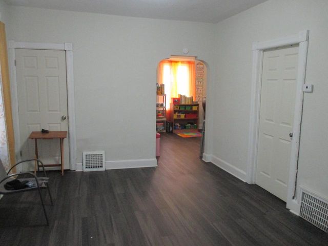 2842 N 16th STREET, Milwaukee, WI 53206