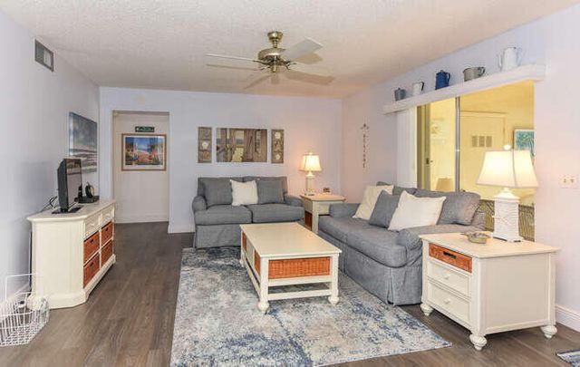 305 Knotty Pine Circle, Greenacres, FL 33463