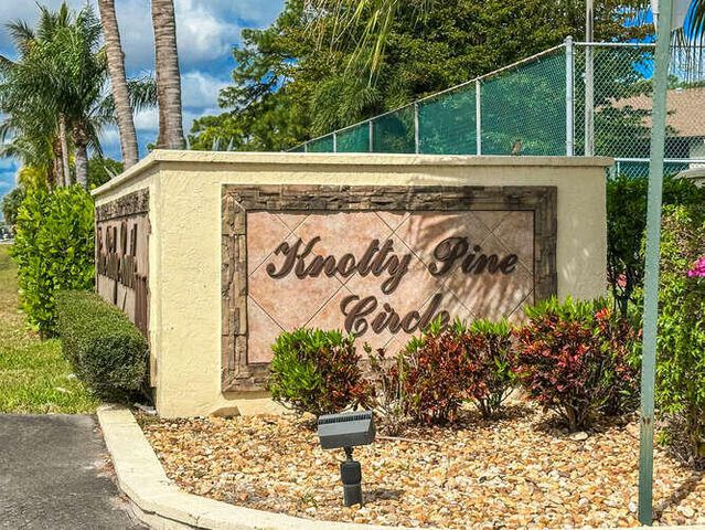 305 Knotty Pine Circle, Greenacres, FL 33463