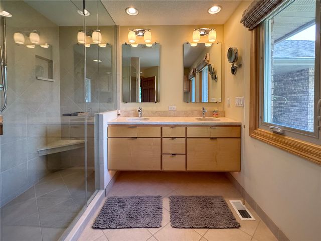 511 58th Court, West Des Moines, IA 50266