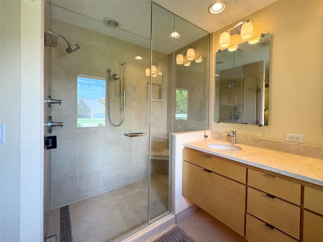 511 58th Court, West Des Moines, IA 50266