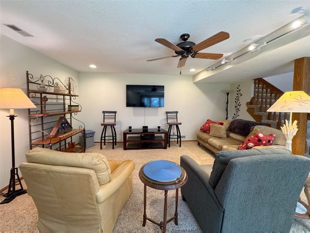 511 58th Court, West Des Moines, IA 50266