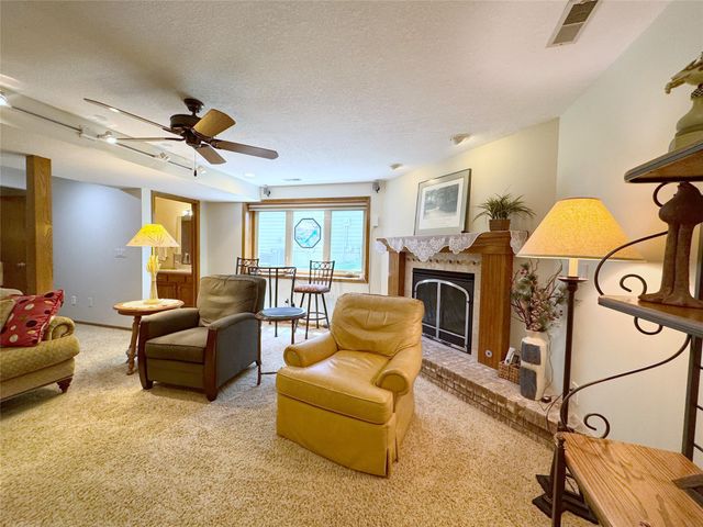 511 58th Court, West Des Moines, IA 50266