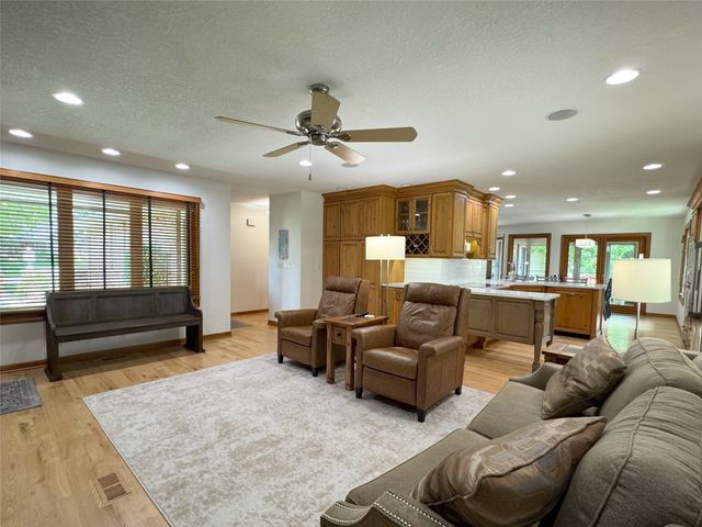 511 58th Court, West Des Moines, IA 50266