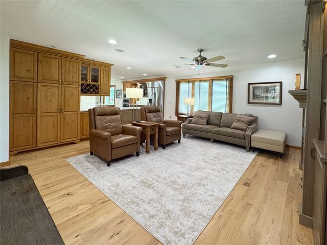 511 58th Court, West Des Moines, IA 50266