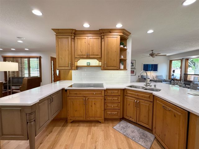 511 58th Court, West Des Moines, IA 50266